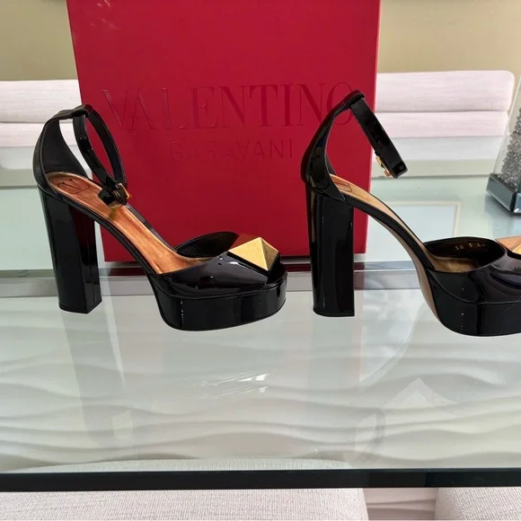 Authentic Valentino Women's One Stud Platform Heels in Black and Gold - Picture 3 of 8